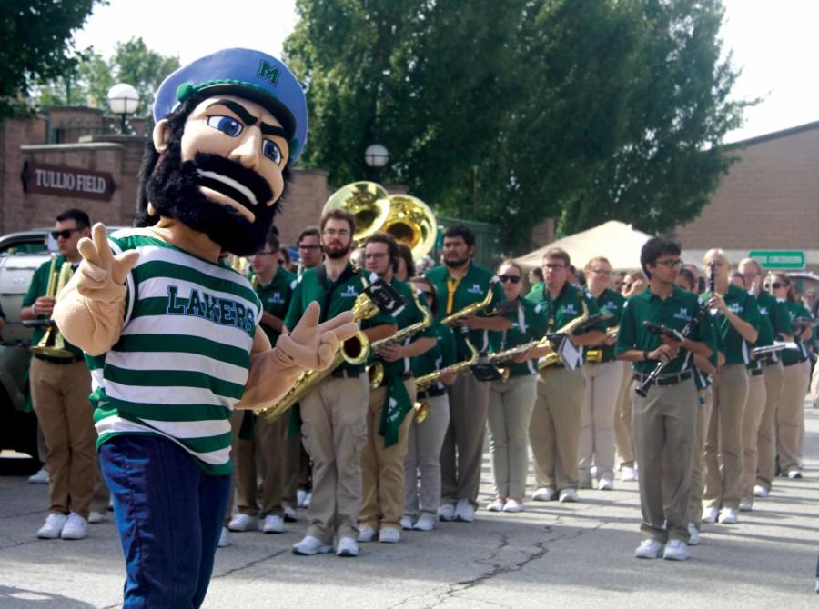 Luke+the+Laker+poses+with+the+Mercyhurst+band.