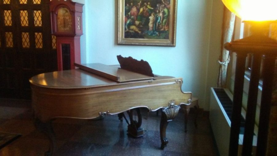 Old Main to replace baby grand piano