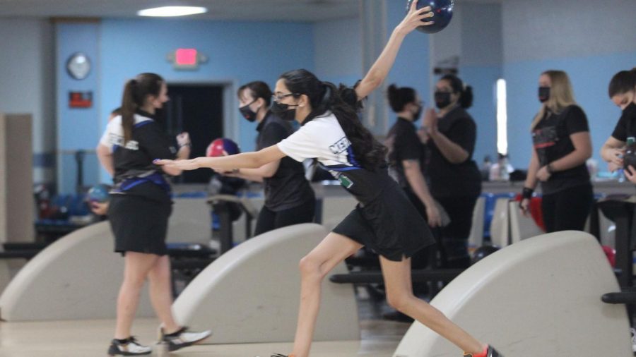 Womens bowling sweeps DYouville 7-0