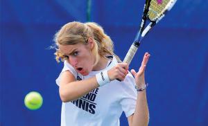 Behrend Beacon photo: Junior Leslie Durante won fourth singles for Penn State Behrend during the AMCC Championship.
