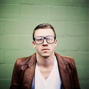 santacruz.com photo: Macklemore becomes the first artist to have an independently recorded song put on the charts since 1994 with “Thrift Shop.”
